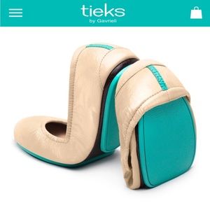 Tieks/ Biscotti Patent/ Size 6/like new